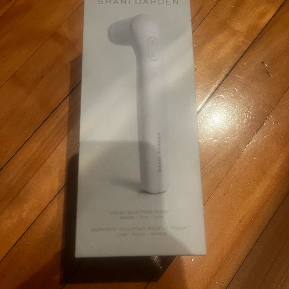Shani Darden White Facial Tool